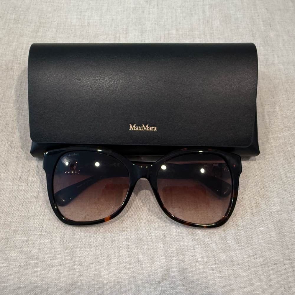 MaxMara Elegant Black Tortoise Sunglasses with Case